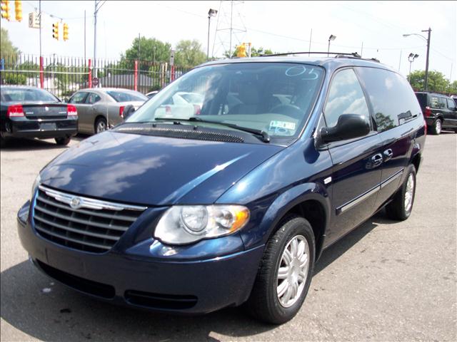 2005 Chrysler Town and Country for sale