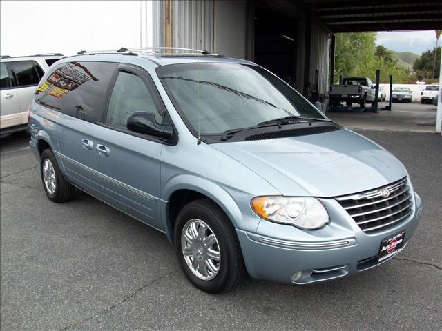 2005 Chrysler Town and Country