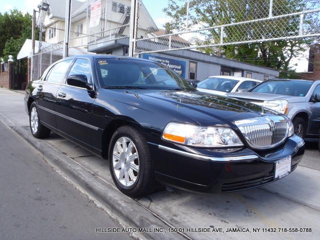 2011 Lincoln Town Car for sale