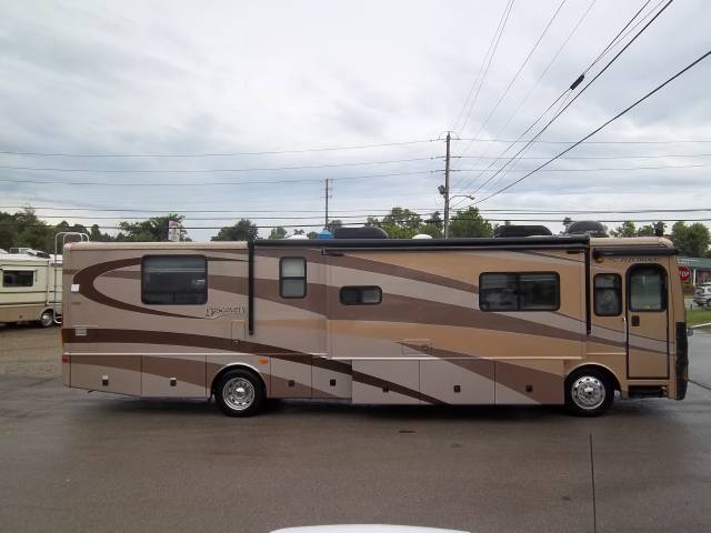 2005 Fleetwood Discovery for sale