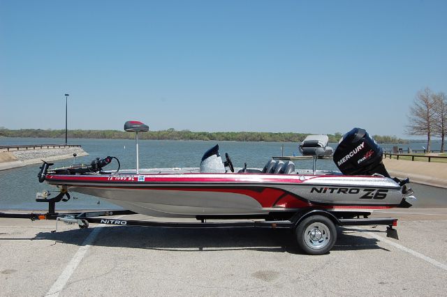 2011 Tracker Nitro Z6