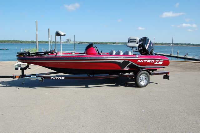 2012 Tracker Nitro  Z-6