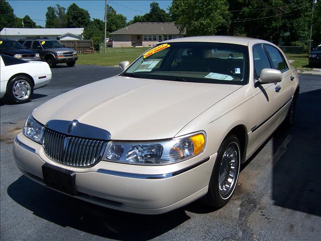 2000 Lincoln Town Car for sale