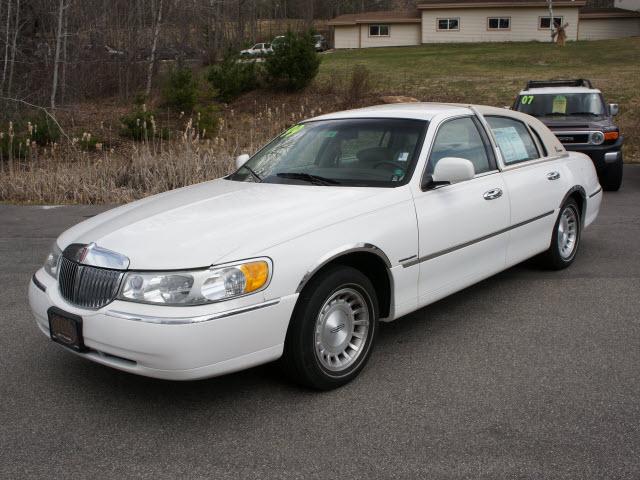 1999 Lincoln Town Car for sale