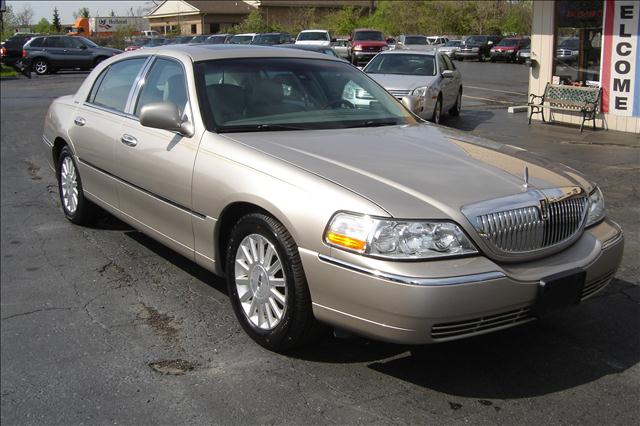 2003 Lincoln Town Car for sale
