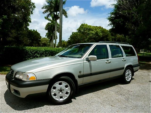 2000 Volvo V70 for sale