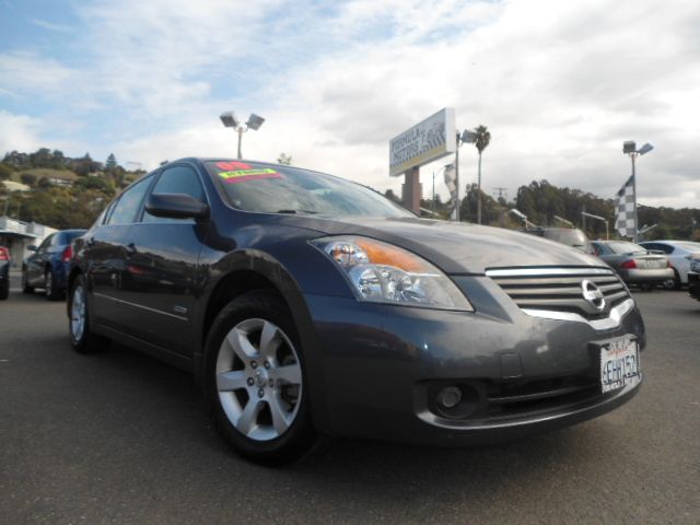 2008 NISSAN ALTIMA HEV gray this altima hybrid just keeps on going without a fill up on gas  it i