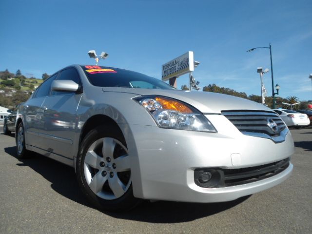 2008 NISSAN ALTIMA 25 S silver this is a super clean nissan altima 25s with only 56k miles  