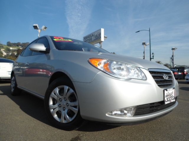 2009 HYUNDAI ELANTRA GLS silver this is a super clean and economical hyundai elantra  the car dri