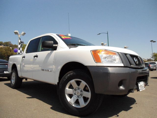 2008 NISSAN TITAN XE CREW CAB 4X4 PREFERRED PKG white this is a 4x4 crew cab titan with all the be