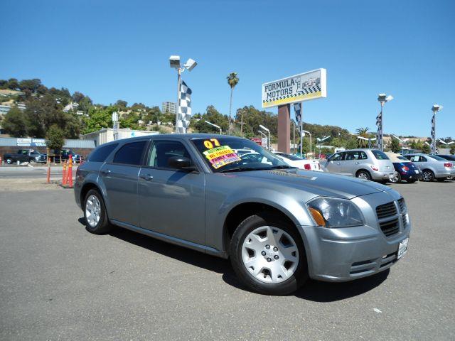 2007 DODGE MAGNUM SE blue this magnum will save you lots of money with great gas mileage and is a