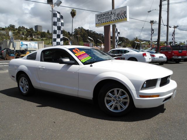 2007 FORD MUSTANG BASE white we have many mustangs in stock including several gt models as well