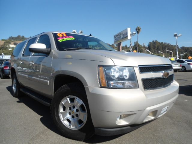 2007 CHEVROLET SUBURBAN LT gold only 49k miles    4x4  3rd row seat  tow pkg  cali