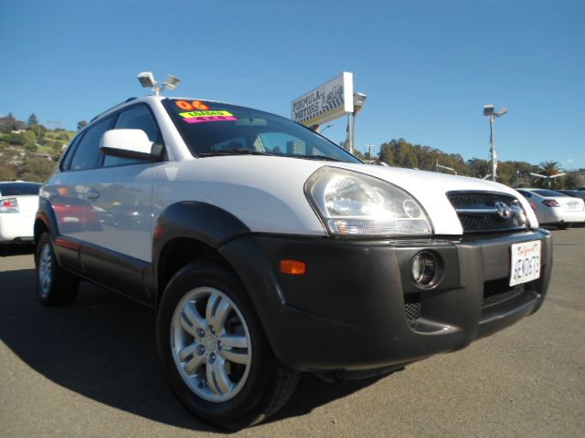 2006 HYUNDAI TUCSON GLS 27 4WD white this is a hard to find 4x4 hyundai tucson  suv  this little
