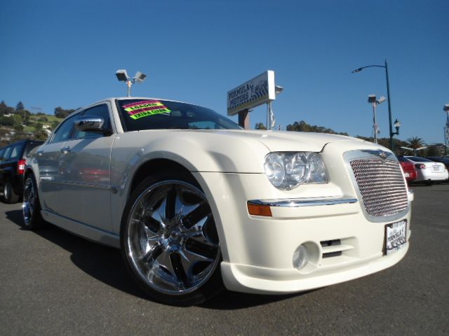 2006 CHRYSLER 300C HEMI pearl white this 300c is 1 of a kind   so many options to list    all 