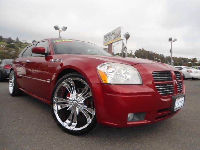 2005 DODGE MAGNUM RT red this is one sweet looking rt magnum with rare 22 chrome wheels  loaded 