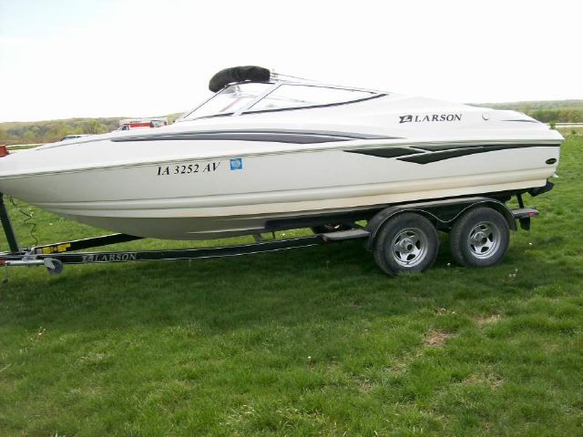 2005 larwson boat 21foot for sale