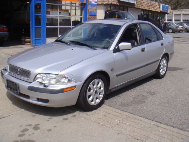 2002 Volvo S40