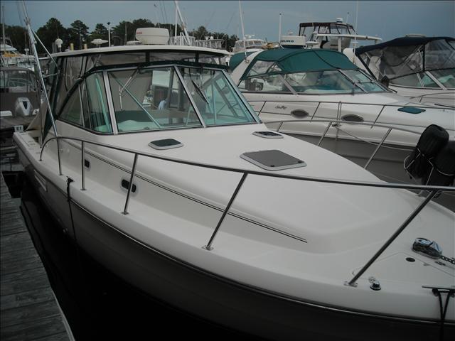 2000 Pursuit 3000 Express