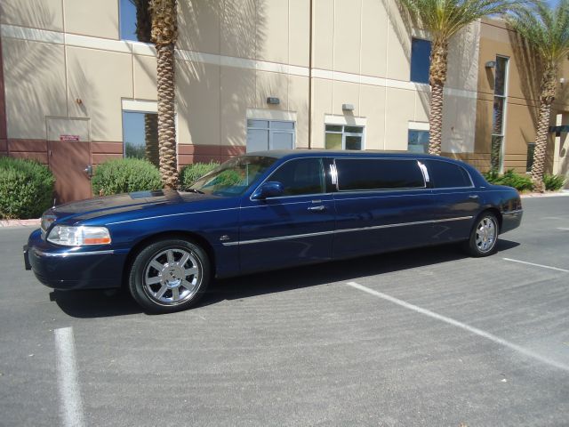 2005 Lincoln Town Car for sale