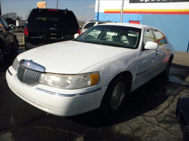 1999 Lincoln Town Car for sale