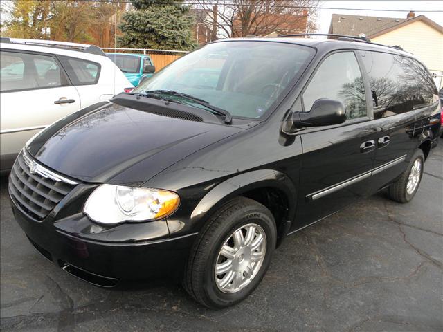 2005 Chrysler Town and Country for sale