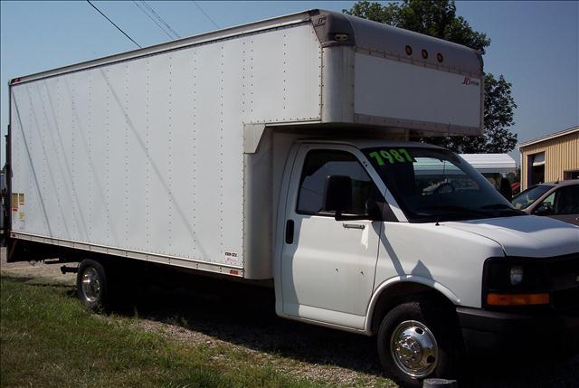 2004 Chevrolet 3500 BOX TRUCK