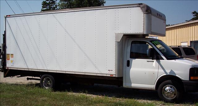 2004 Chevrolet 3500 BOX TRUCK