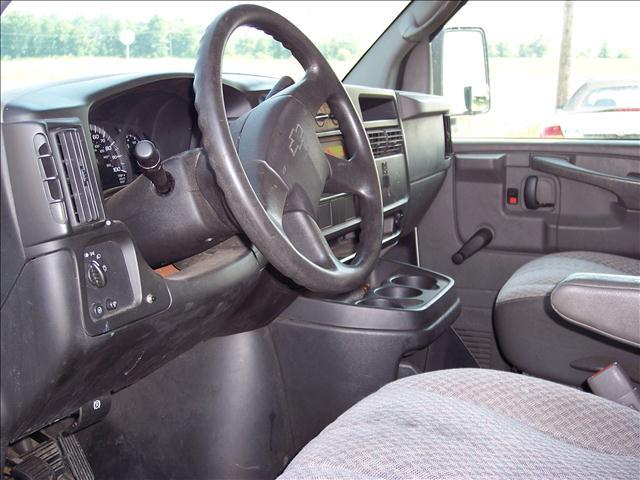 2004 Chevrolet 3500 BOX TRUCK