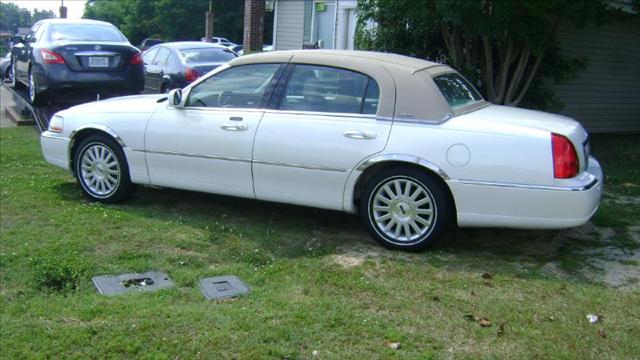 2003 Lincoln Town Car for sale