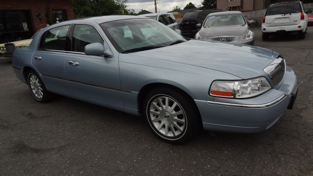 2006 Lincoln Town Car for sale
