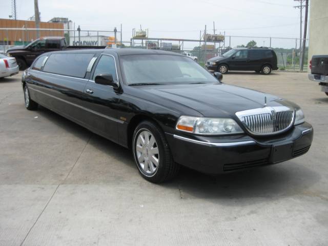 2004 Lincoln Town Car for sale