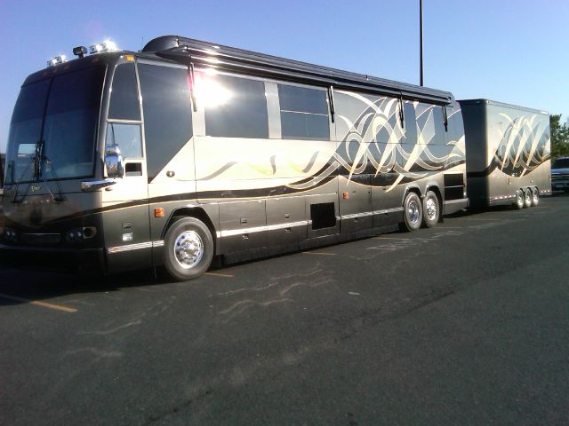2006 PREVOST Featherlite 
