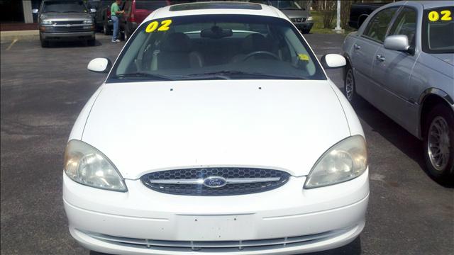 Ford Taurus 2002 White. 2002 Ford Taurus for sale