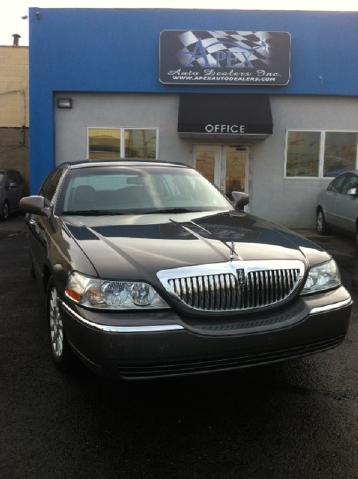 2004 Lincoln Town Car for sale