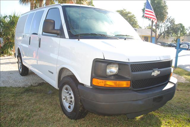 2005 CHEVROLET G2500 white all electrical and optional equipment on this vehicle have been checked