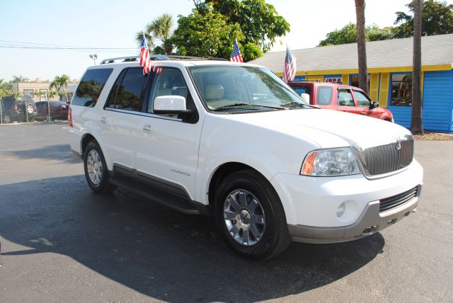 2004 LINCOLN NAVIGATOR, white, ...