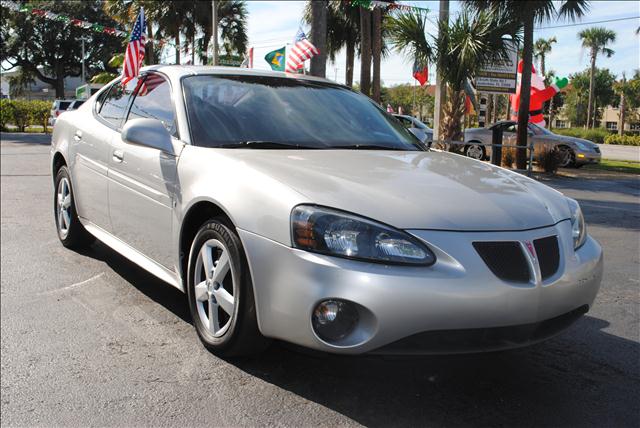 2007 PONTIAC GRAND PRIX silver all power equipment on this vehicle is in working order vehicle is