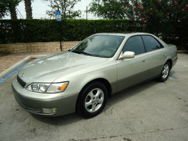 1998 LEXUS ES 300 BASE gold all electrical and optional equipment on this vehicle have been checke