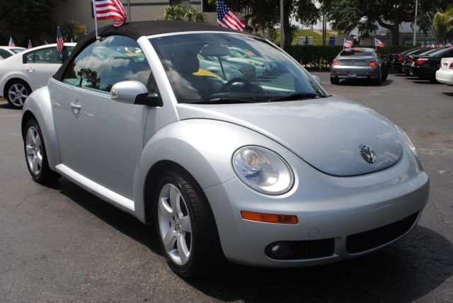 2006 VOLKSWAGEN NEW BEETLE 2.5, ...