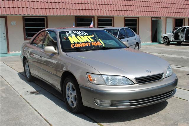 1998 LEXUS ES 300, gold, all power ...