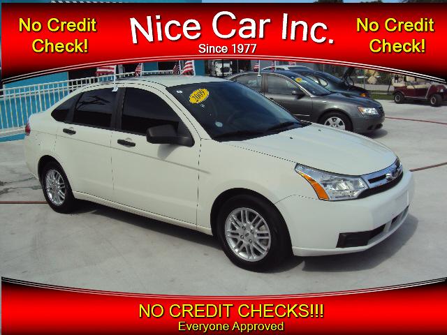 2009 FORD FOCUS SE, white, only ...