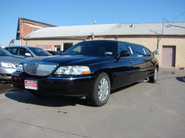 2005 Lincoln Town Car for sale