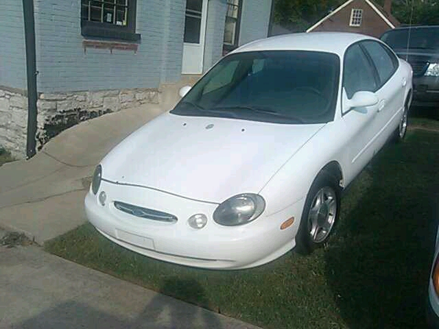 1999 Ford Taurus