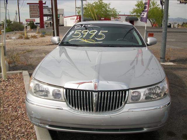 2001 Lincoln Town Car for sale