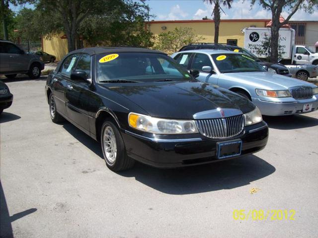 1999 Lincoln Town Car for sale