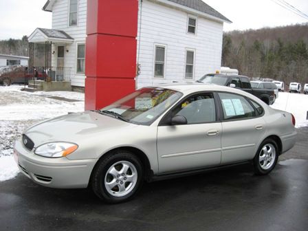 2004 Ford Taurus