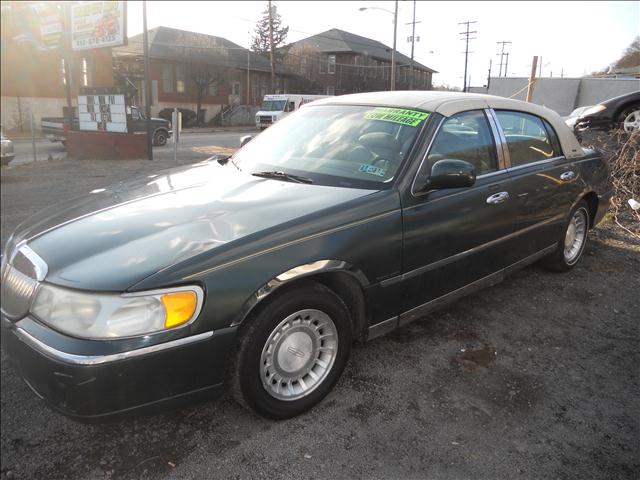 2000 Lincoln Town Car for sale